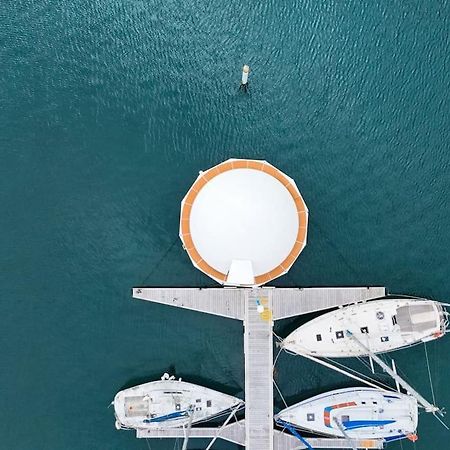 Anthenea Suite Hoteliere Flottante Perros-Guirec Bagian luar foto