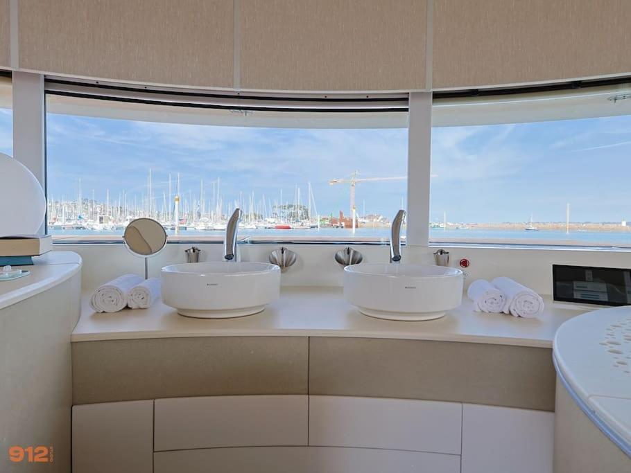 Anthenea Suite Hoteliere Flottante Perros-Guirec Bagian luar foto